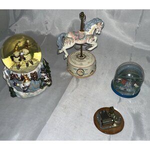 LOT OF VINTAGE MUSIC BOXES TOYO SINGED S, L AND SNOW GLOBES CHRISTMAS UNICORN